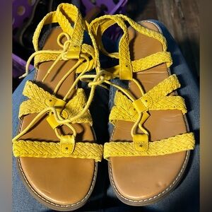 Yellow Braided Women's Old Navy Sandals
Size 9